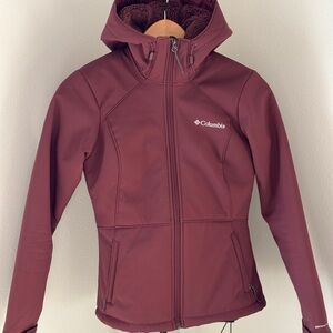 Columbia Alpine Fir Softshell Jacket XS | Omni-Windblock Hooded | Burgundy